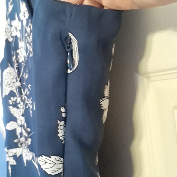 Banana Republic Dress Blue White Floral Pleated 10 - Picture 6 of 6